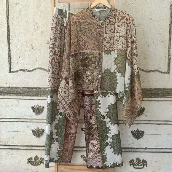 ZARA London lovely Traf Print Cape Blouse. Pants avail to make lounge wear set. - Picture 4 of 6